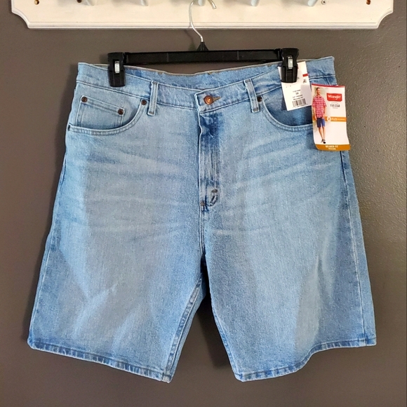 Wrangler Other - NWT WRANGLER relaxed fit 38 x 10
